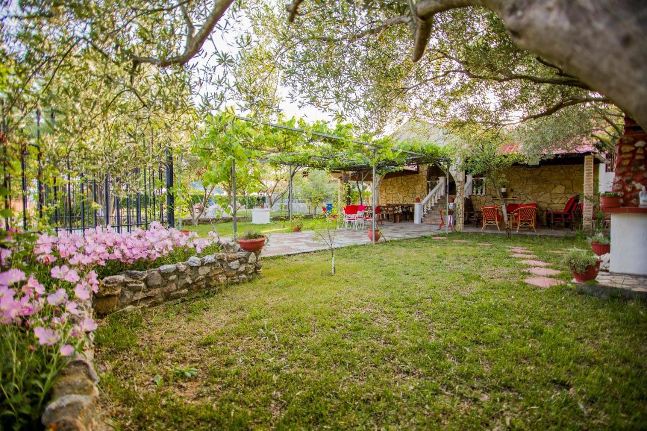 Villa Touzla Ofrinion Exterior photo