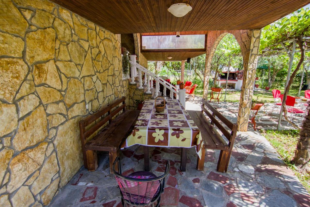 Villa Touzla Ofrinion Exterior photo
